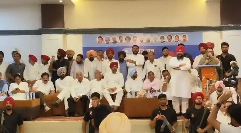 बरनाला में भी दिखी कांग्रेस की गुटबाजी, चन्नी समर्थकों ने लगाए नारे