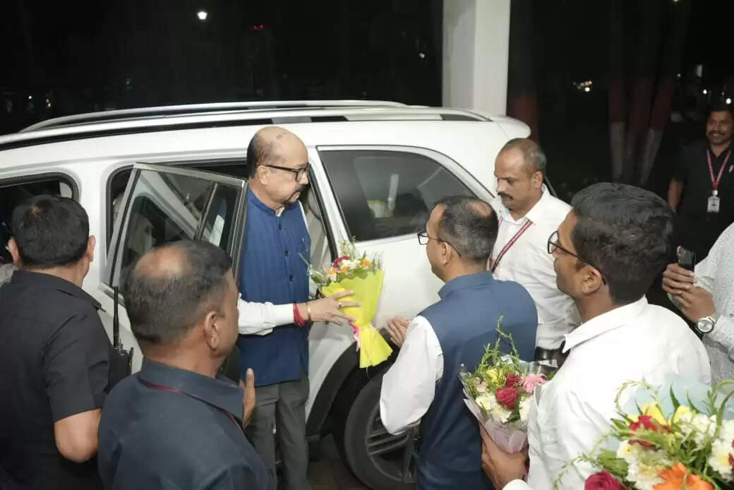 राज्यपाल रमेन डेका का कोरबा में कलेक्टर, डीएफओ सहित अन्य अधिकारियों ने किया आत्मीय स्वागत