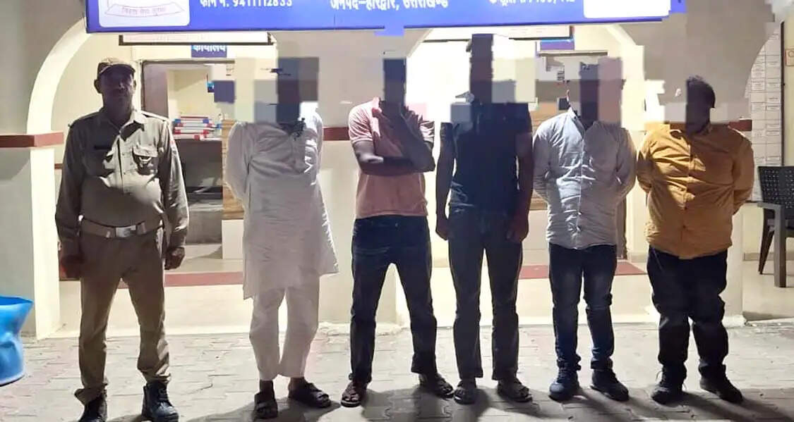 फर्जी लूट की पटकथा लिख पुलिस को दौड़ाया, पांच गिरफ्तार