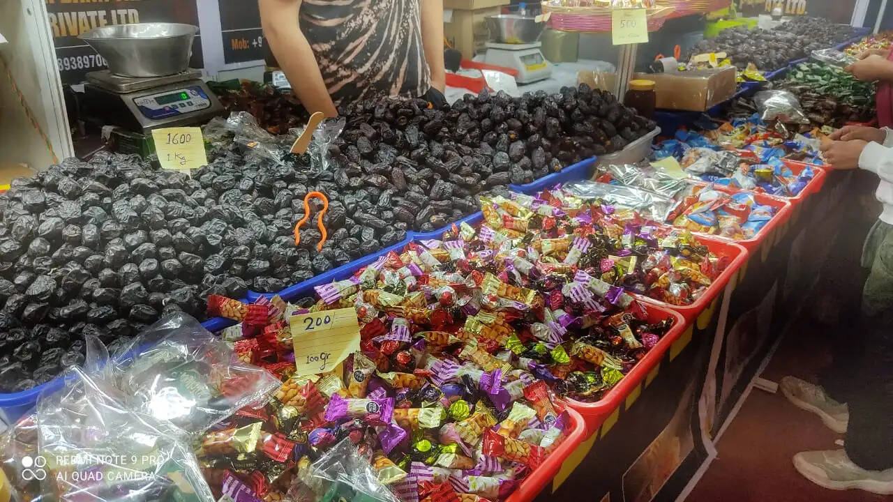 ट्रेड फेयर में लोगों को पसंद आ रहा ईरान का चॉकलेट और आफगानिस्तान का ड्राई फ्रुट्स