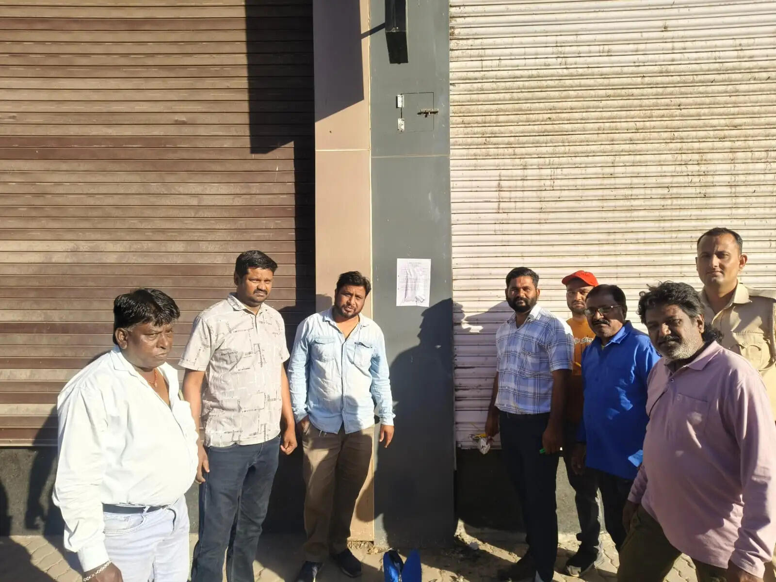 नगर निगम कार्रवाई : यूडी टैक्स जमा नहीं करवाने पर शोरूम प्लेनेट फैशन सीज