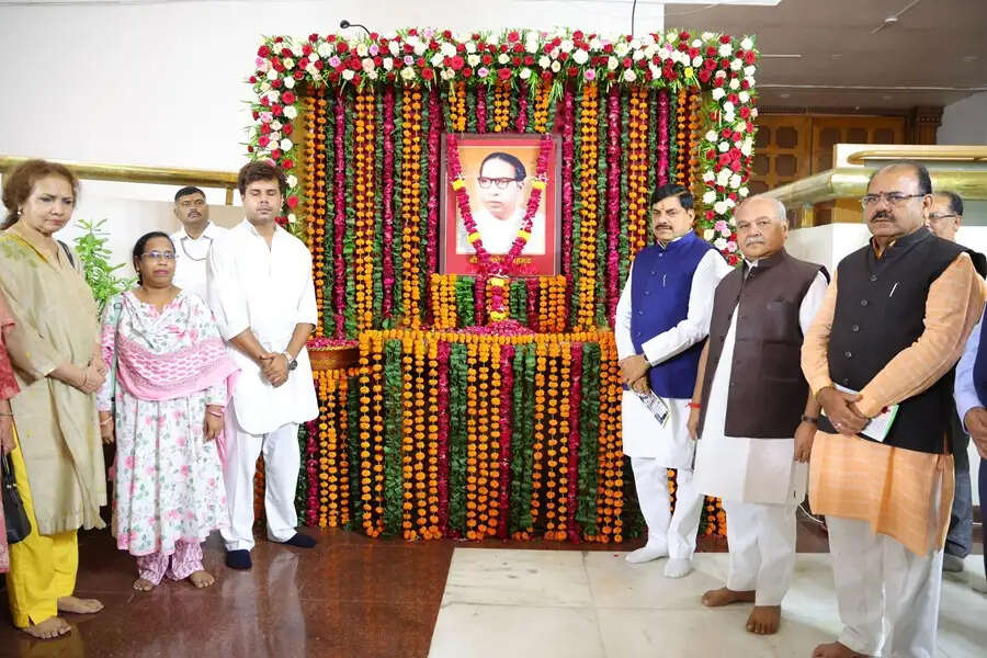 मुख्यमंत्री डॉ. यादव ने पूर्व विधानसभा अध्यक्ष गुलशेर अहमद की जयंती पर की पुष्पांजलि अर्पित
