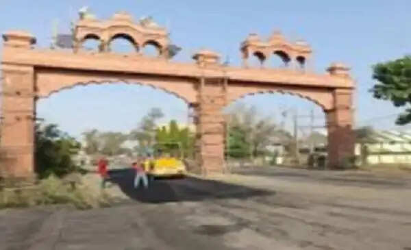 अशोकनगर: स्वागत द्वार निर्माण योजना पर प्रशासनिक रोक, मामला बना चर्चा का विषय