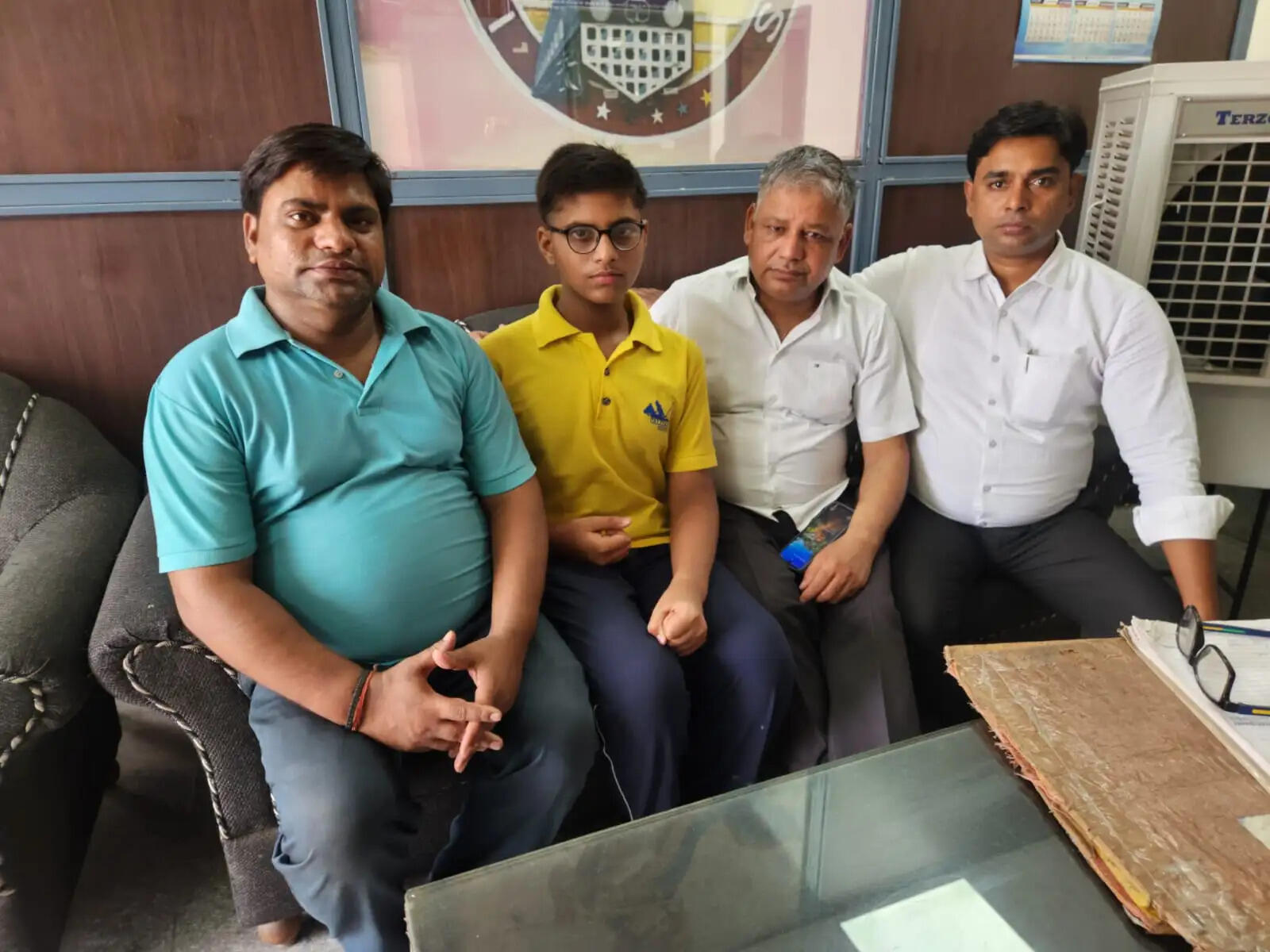 सिद्धबली जन शताब्दी एक्सप्रेस में लापता बालक को टीटीई ने परिवार से मिलाया