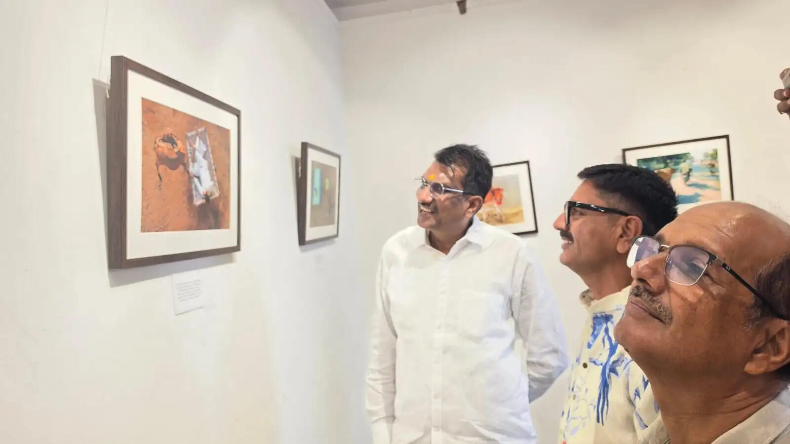 जवाहर कला केंद्र में फोटो प्रदर्शनी 'गौ माता' का शुभारंभ