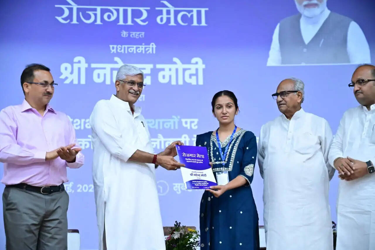 रोजगार मेला : विकसित भारत निर्माण के सारथी बनें युवा : शेखावत