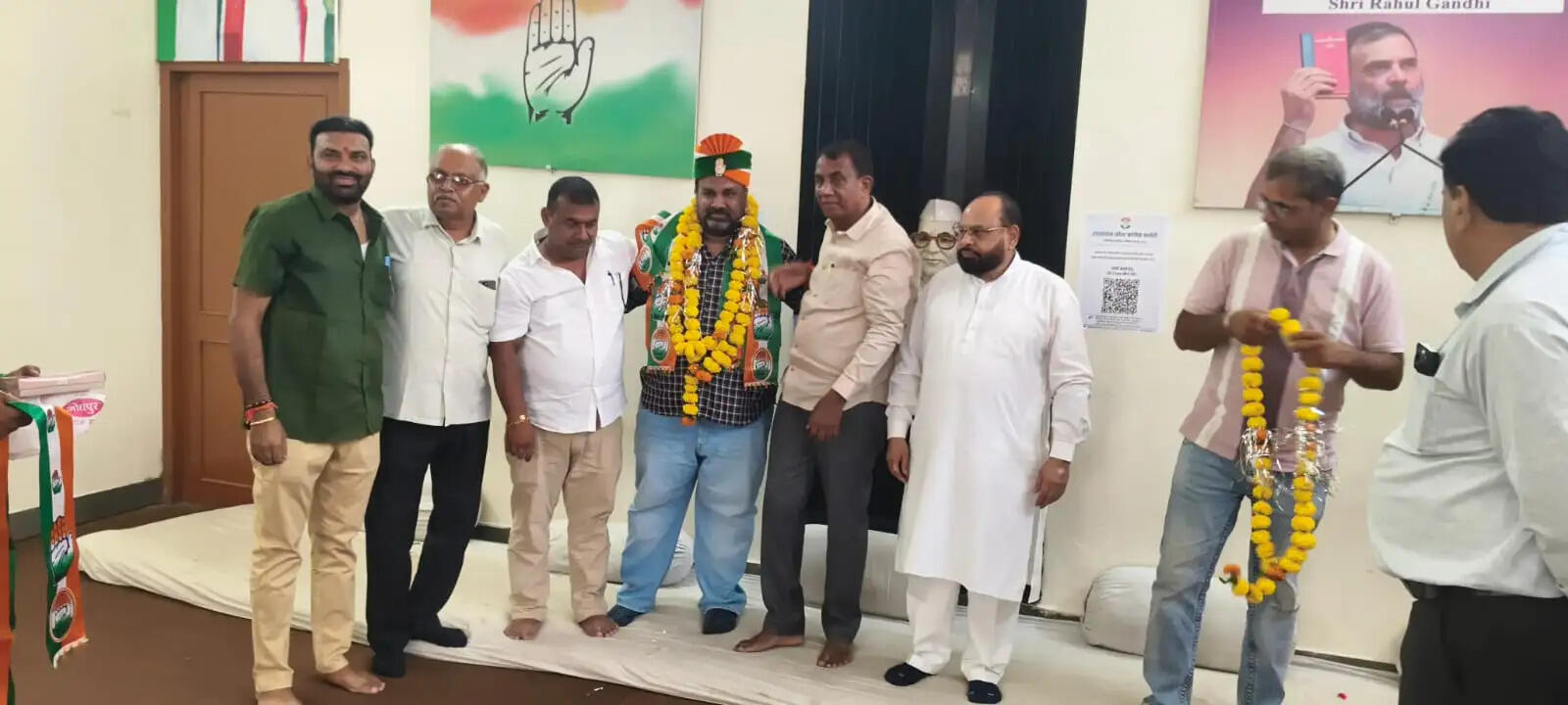 शपथ ग्रहण के दूसरे दिन भाजपा को बड़ा झटका: बागी पार्षद महेश तेली ने थामा कांग्रेस का हाथ