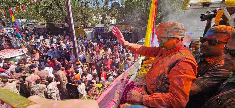 मप्रः मुख्यमंत्री डॉ. यादव ने रंग पंचमी पर उज्जैन में खेली फूलों की होली