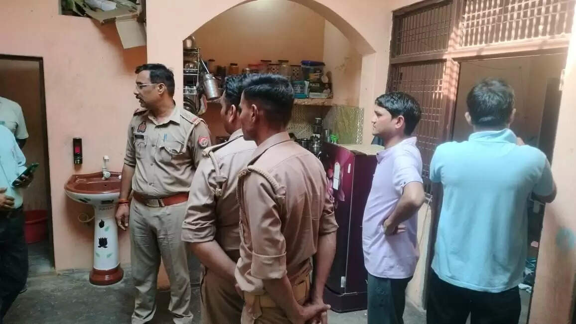 चिकित्सक दंपति को कमरे में बंद कर लाखों की नगदी व आभूषण चोरी