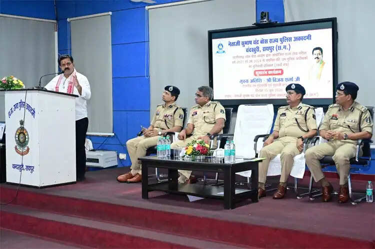 उप मुख्यमंत्री&nbsp;विजय शर्मा 33 प्रशिक्षु उप पुलिस अधीक्षकों के बुनियादी प्रशिक्षण सत्र शुभारंभ में हुए शामिल