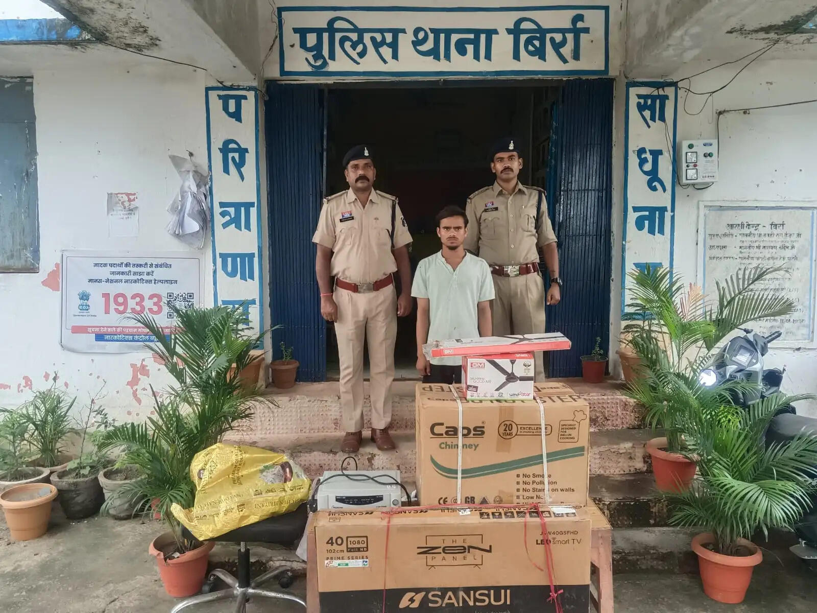 ट्रेडर्स एंड मार्ट में चोरी करने वाला आरोपित चंद घंटों में गिरफ्तार, 50 हजार रुपये का सामान बरामद