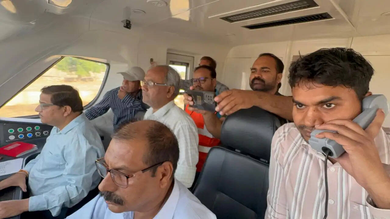 180 की स्पीड पर वंदे भारत ट्रेनसेट का सफल अंतिम परीक्षण