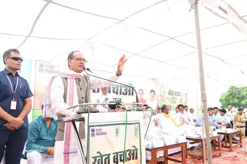 मिट्टी बचेगी तो खेती बचेगी, किसान मजबूत होगा और देश बनेगा समृद्ध : शिवराज सिंह