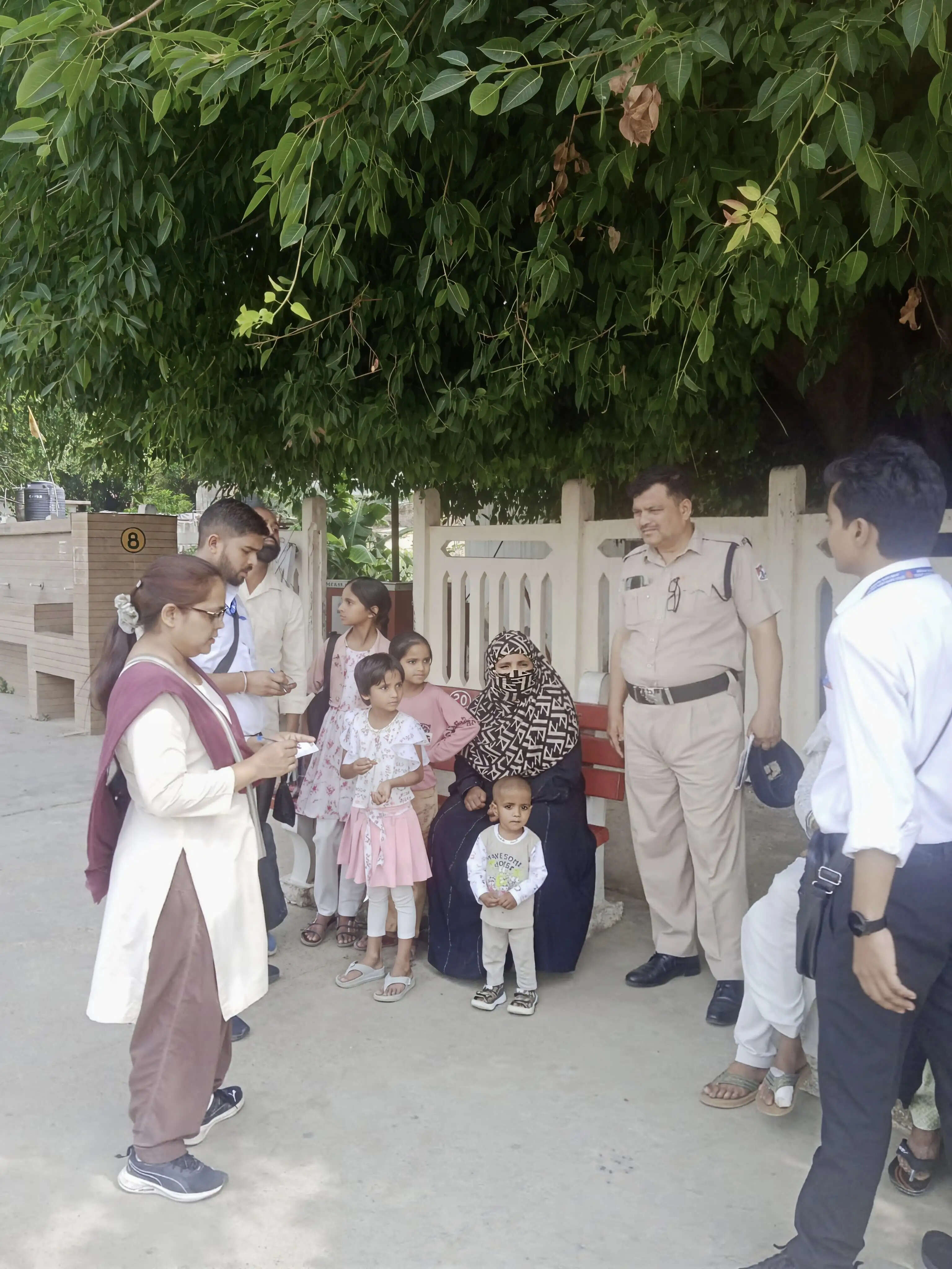 शाहजहांपुर स्टेशन पर चला किलेबंदी टिकट चेकिंग अभियान, 62,105 रुपये का राजस्व अर्जित