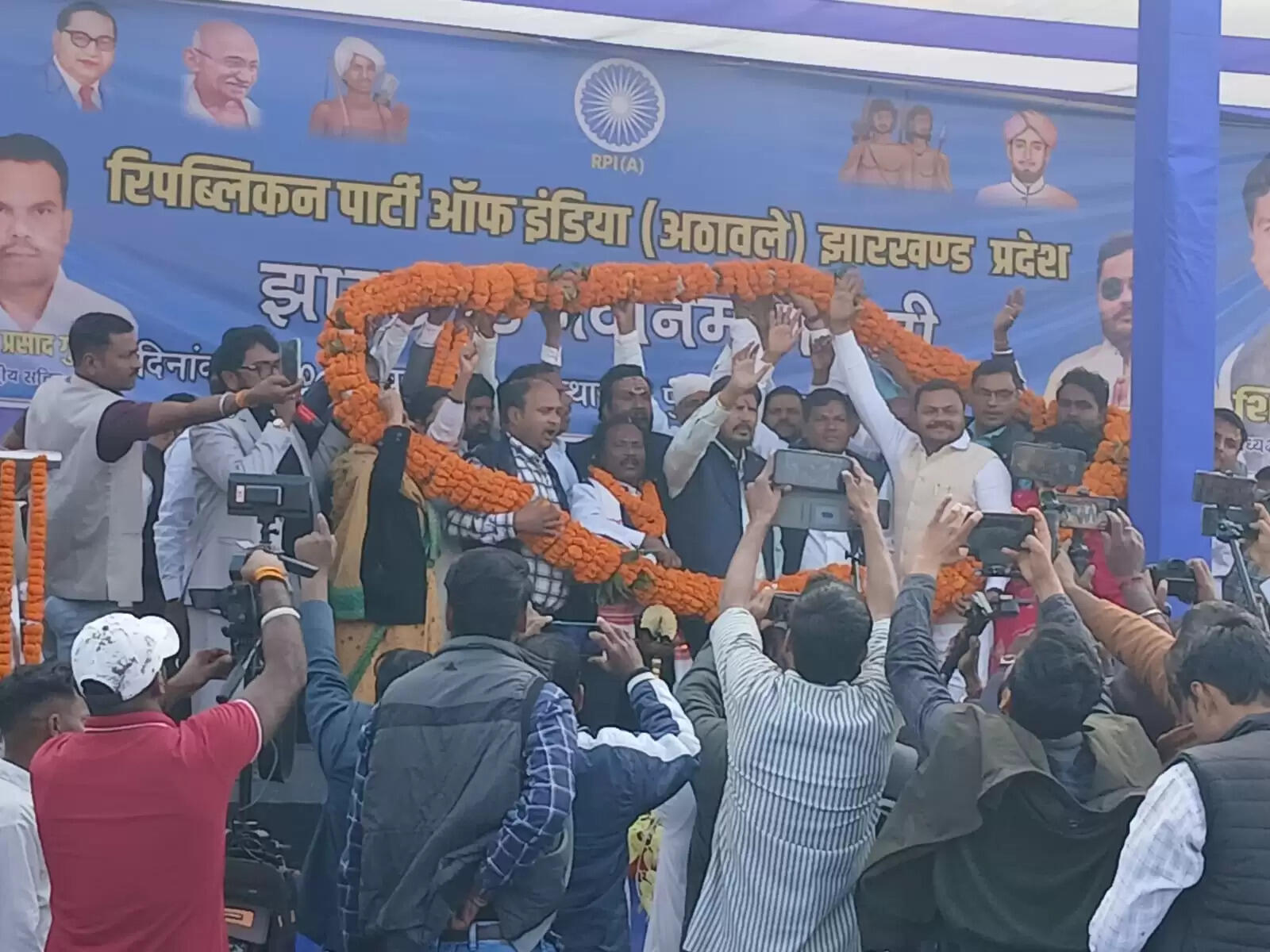 झारखंड की भलाई के लिए राहुल का साथ छोड नरेंद्र मोदी के साथ आएं हेमंत : अठावले