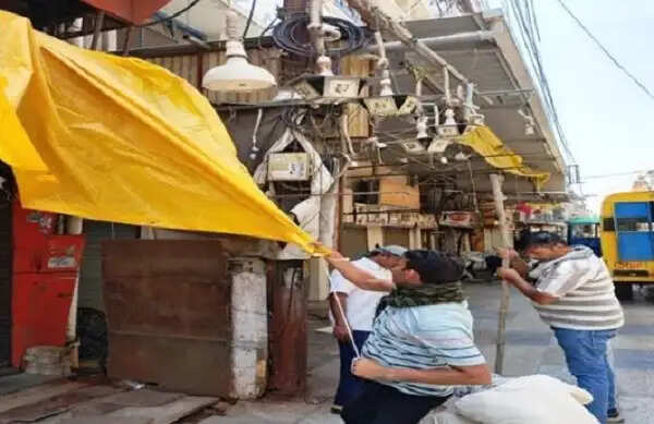 निगम की बड़ी कार्रवाई, न्यू मार्केट और जवाहर चौक समेत कई इलाकों से हटाया अतिक्रमण