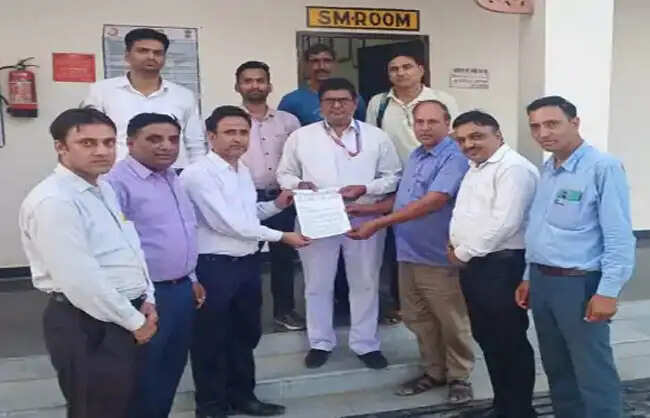 भावनगर-शकूरबस्ती स्पेशल ट्रेन को नियमित करने और समय बदलने की मांग