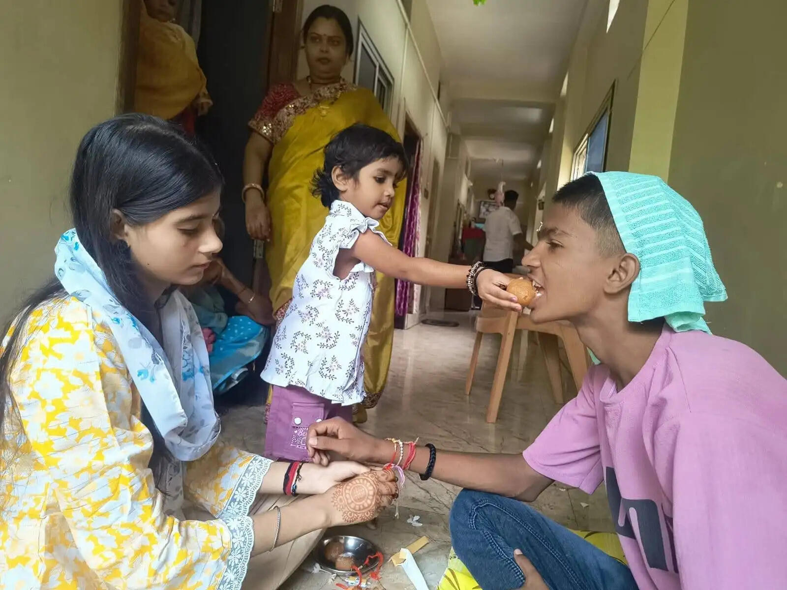 भागलपुर में हर्षोल्लास के साथ मना रक्षाबंधन, बहनों ने भाइयों की कलाई पर बांधी 'स्नेह की डोर'
