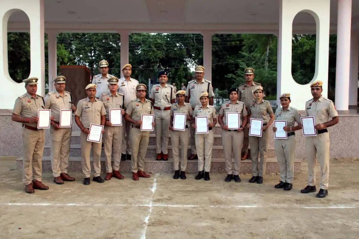 हिसार : एसपी ने वर्दी, अनुशासन से लेकर पीसीआर, मोटरसाइकिल राइडर्स और ईआरवी की तैयारियां जांची