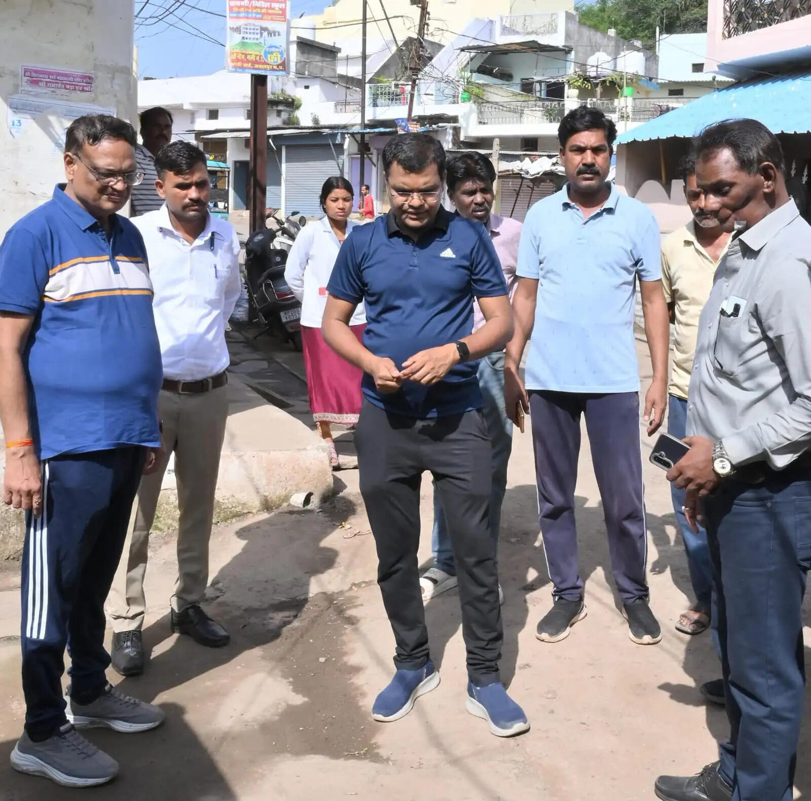 जबलपुरः नगर निगम मजिस्ट्रेट की उपस्थिति में अतिक्रमण व गंदगी के विरुद्ध चला संयुक्त अभियान