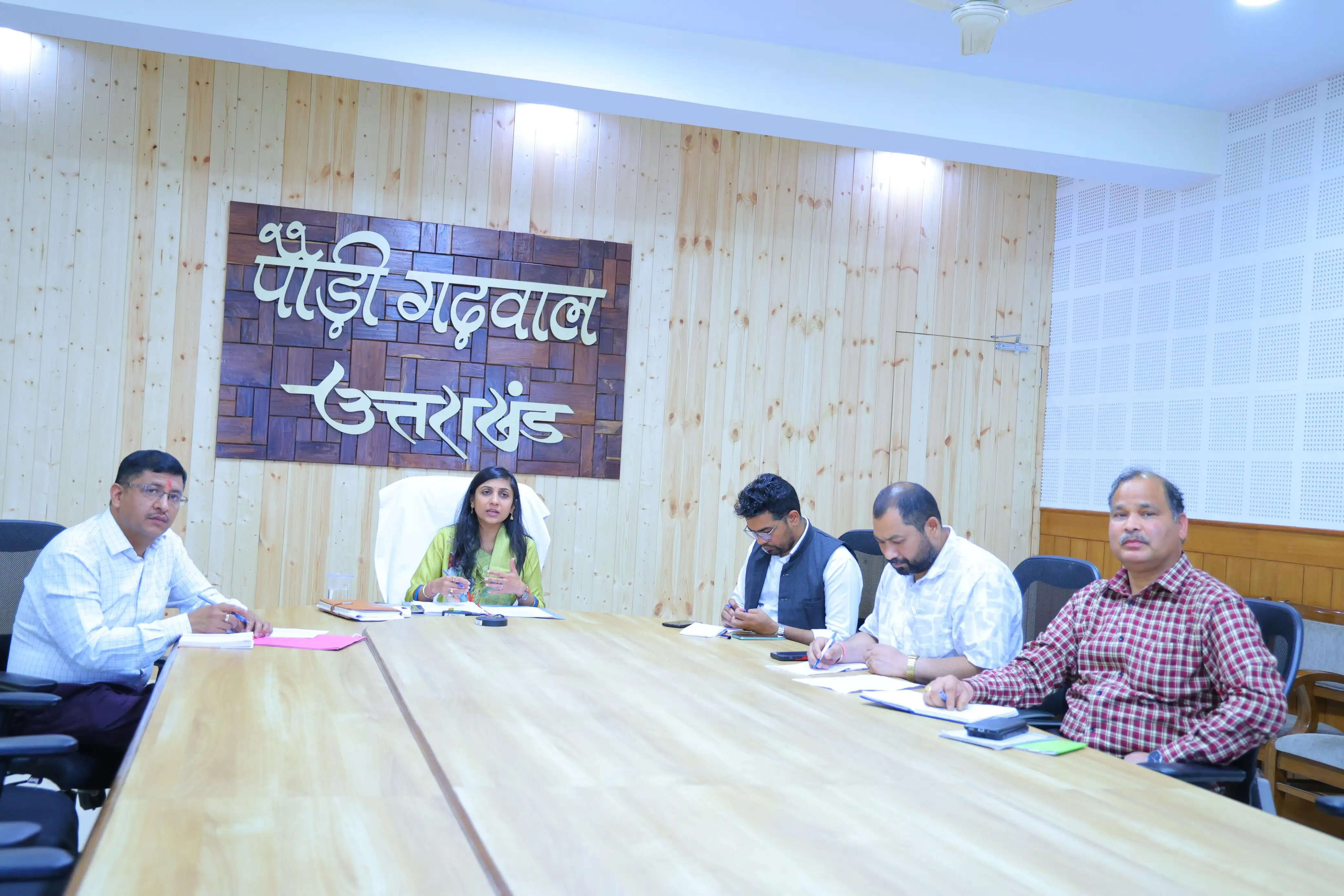 उच्च शिक्षा संस्थानों की समीक्षा: डीएम ने रिजल्ट, प्लेसमेंट व सुविधाओं पर कसा शिकंजा