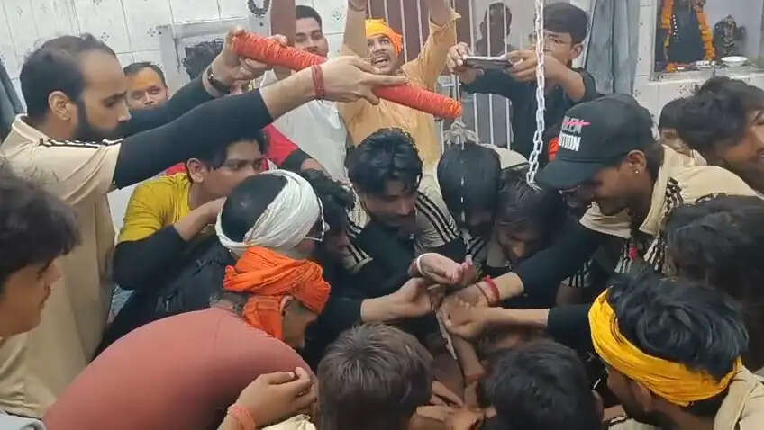 नूंह के नलेश्वर महादेव मंदिर में शिवभक्तों की भीड़,जलाभिषेक से पूरी हुई कांवड़ यात्रा