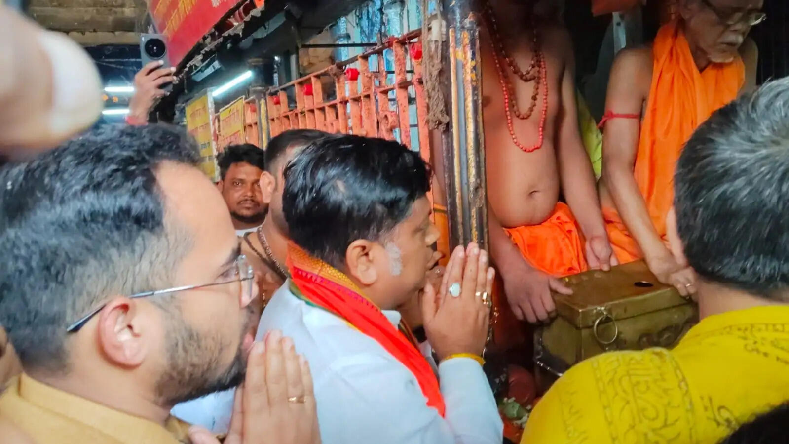 केंद्रीय मंत्री सुकांत मजूमदार ने बाबा तारकनाथ मंदिर में की पूजा