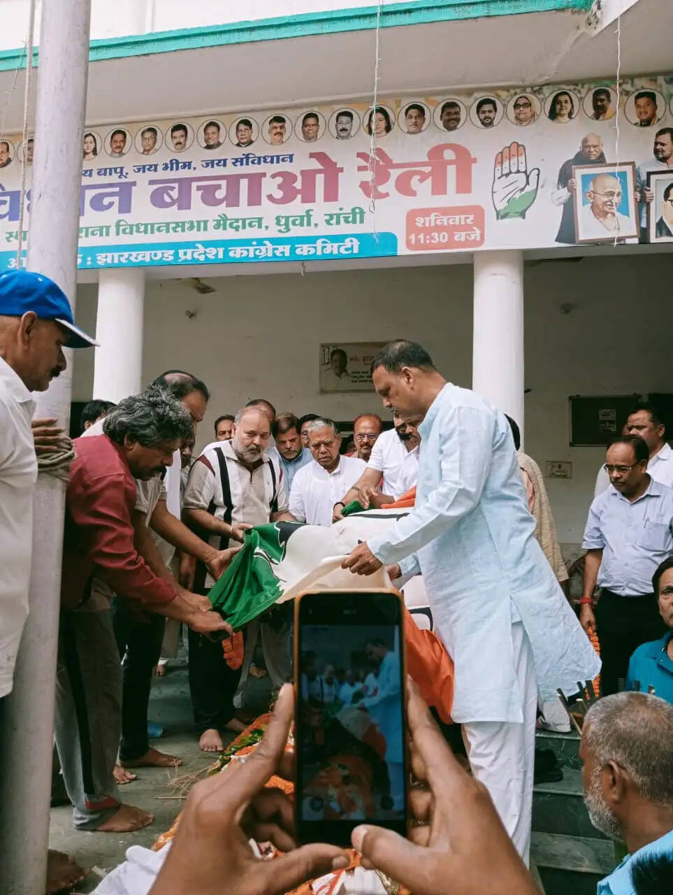झारखंड कांग्रेस के पूर्व उपाध्यक्ष हरिराम बाबू का पार्थिव शरीर पहुंचा पार्टी मुख्यालय, पार्टी नेताओं ने दी श्रद्धांजलि