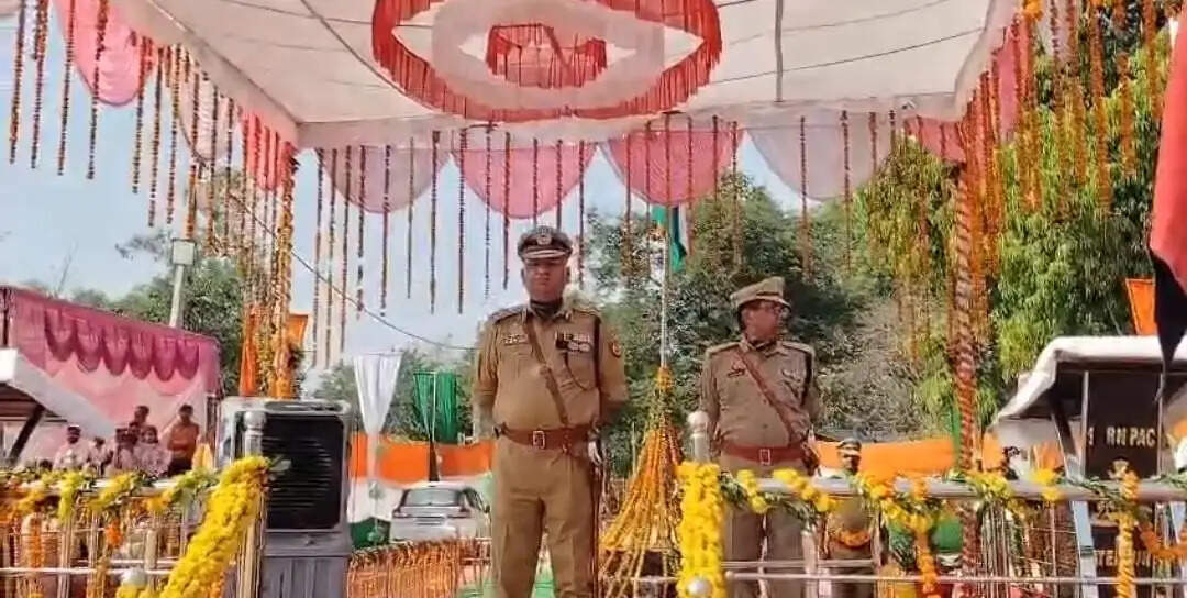 फतेहपुर पुलिस लाइन में रिक्रूट आरक्षियों की पासिंग आउट में दिखा अनुशासन