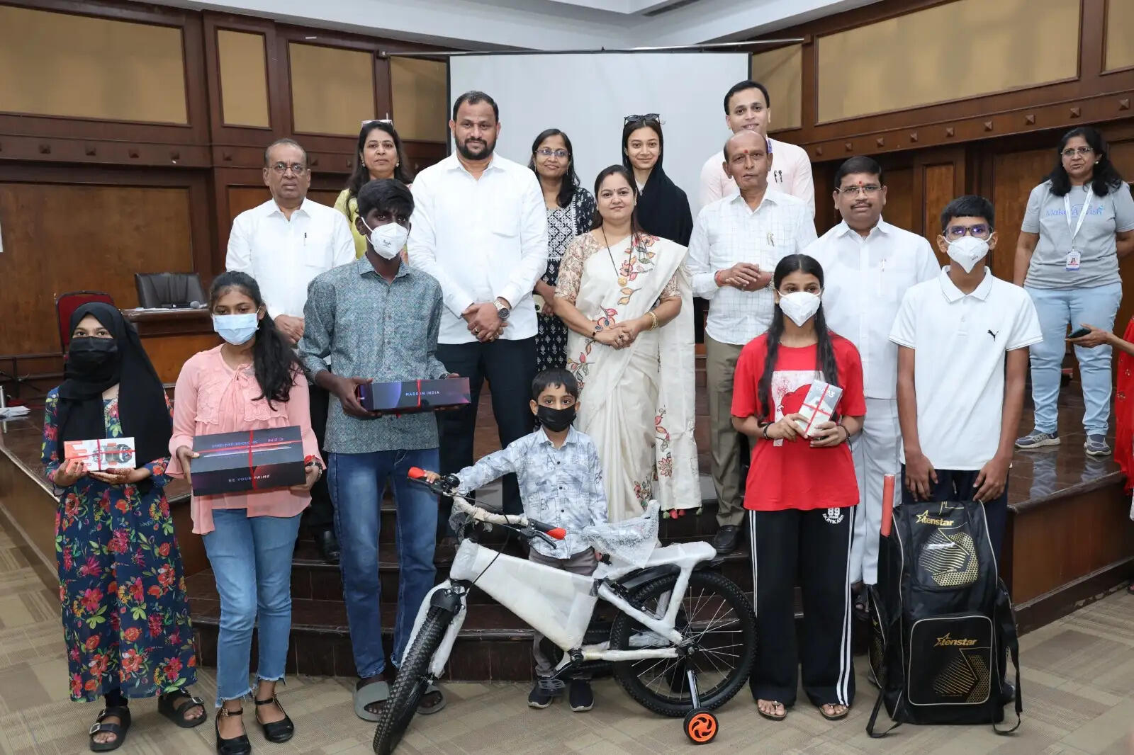 टीबी से जूझते नौनिहालों के चेहरे खिल उठे, ठाणे मेयर ने बढ़ाया हौंसला