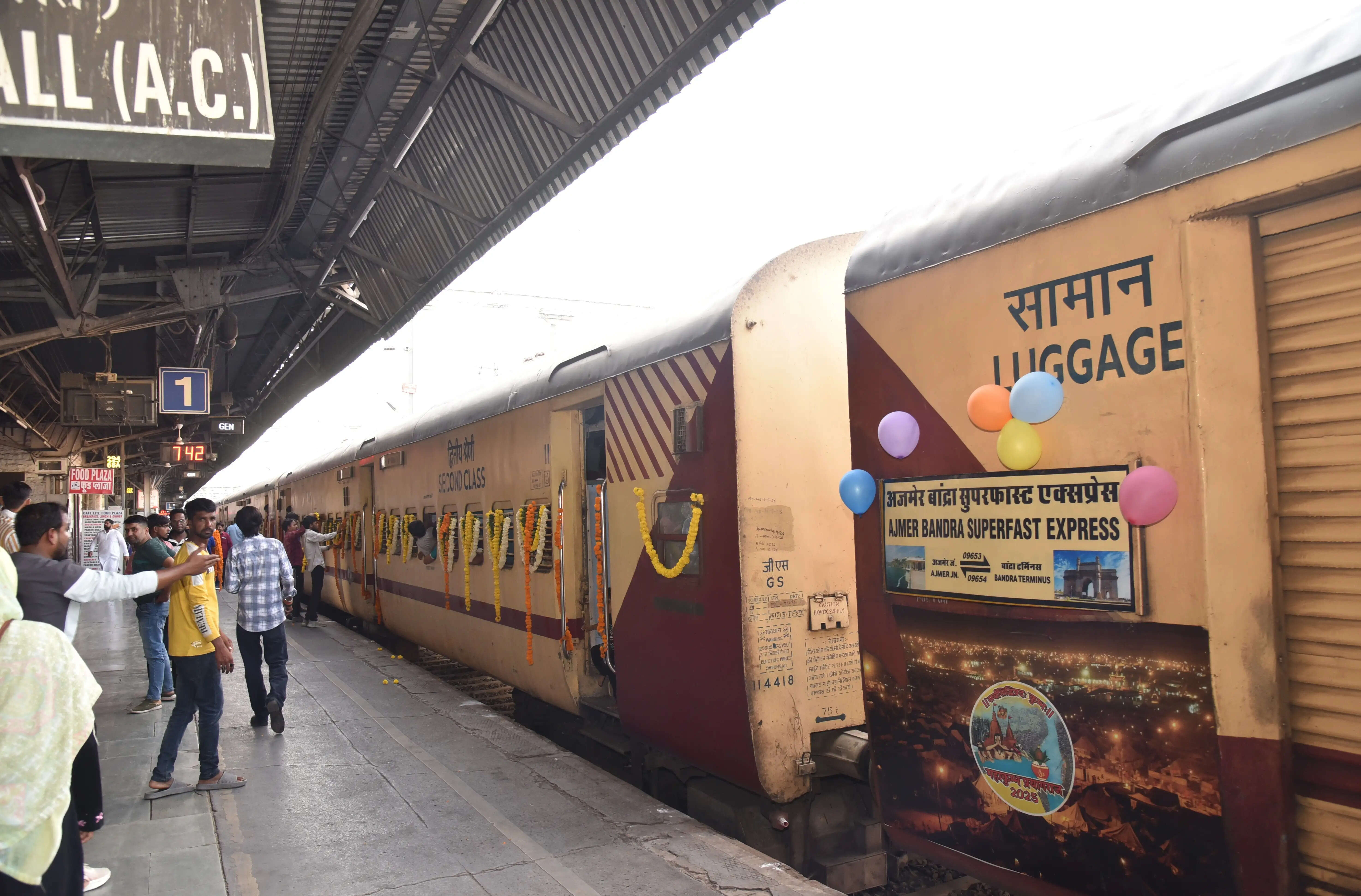 तीन नई नियमित ट्रेनों का अजमेर से शुभारंभ