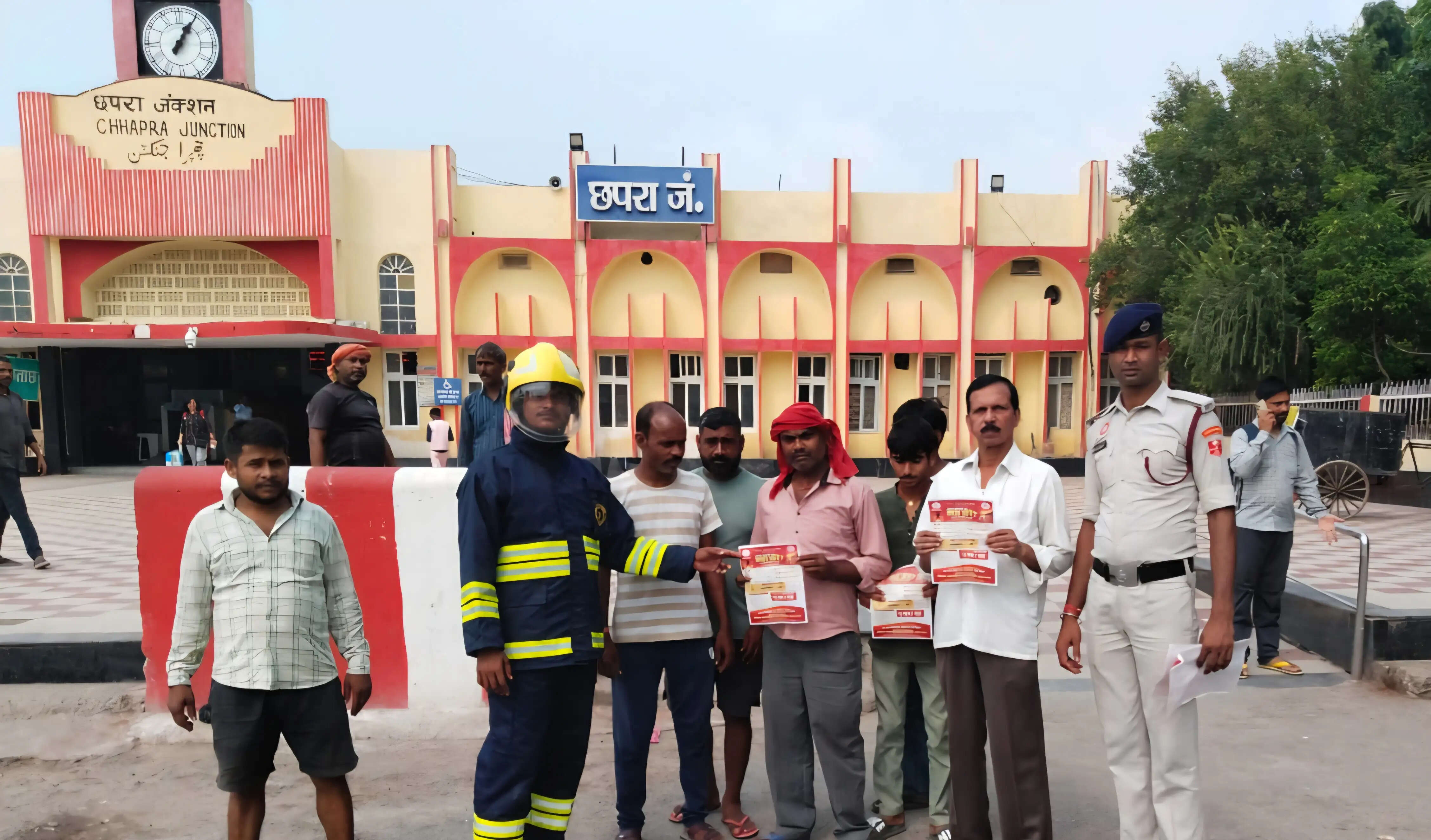दुर्गा पूजा को लेकर अग्निशमन विभाग का अलर्ट, छपरा में पंडालों का किया निरीक्षण