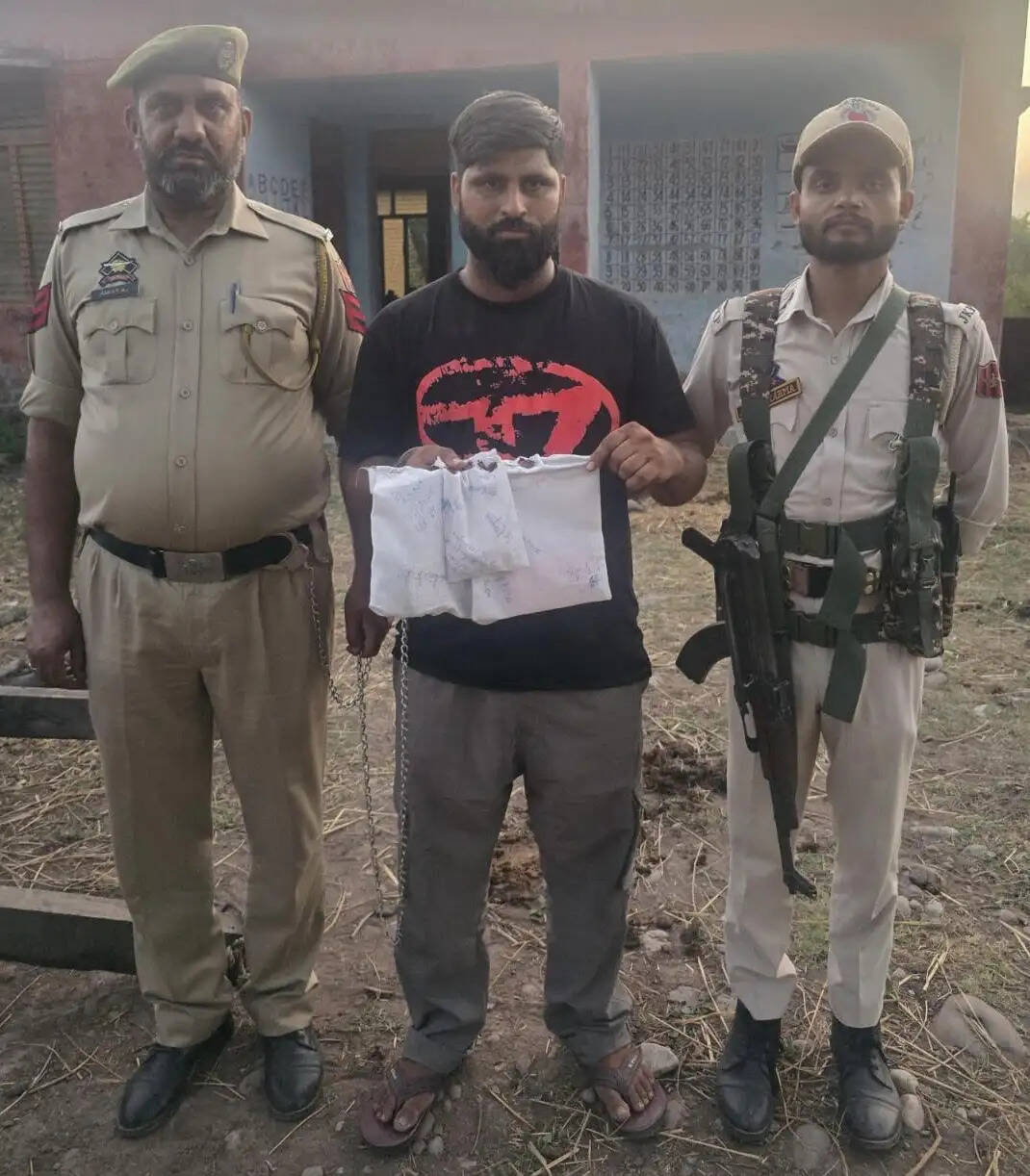 नशे के सौदागरों पर प्रहार-352 ग्राम हेरोइन सहित 3 तस्कर गिरफ्तार