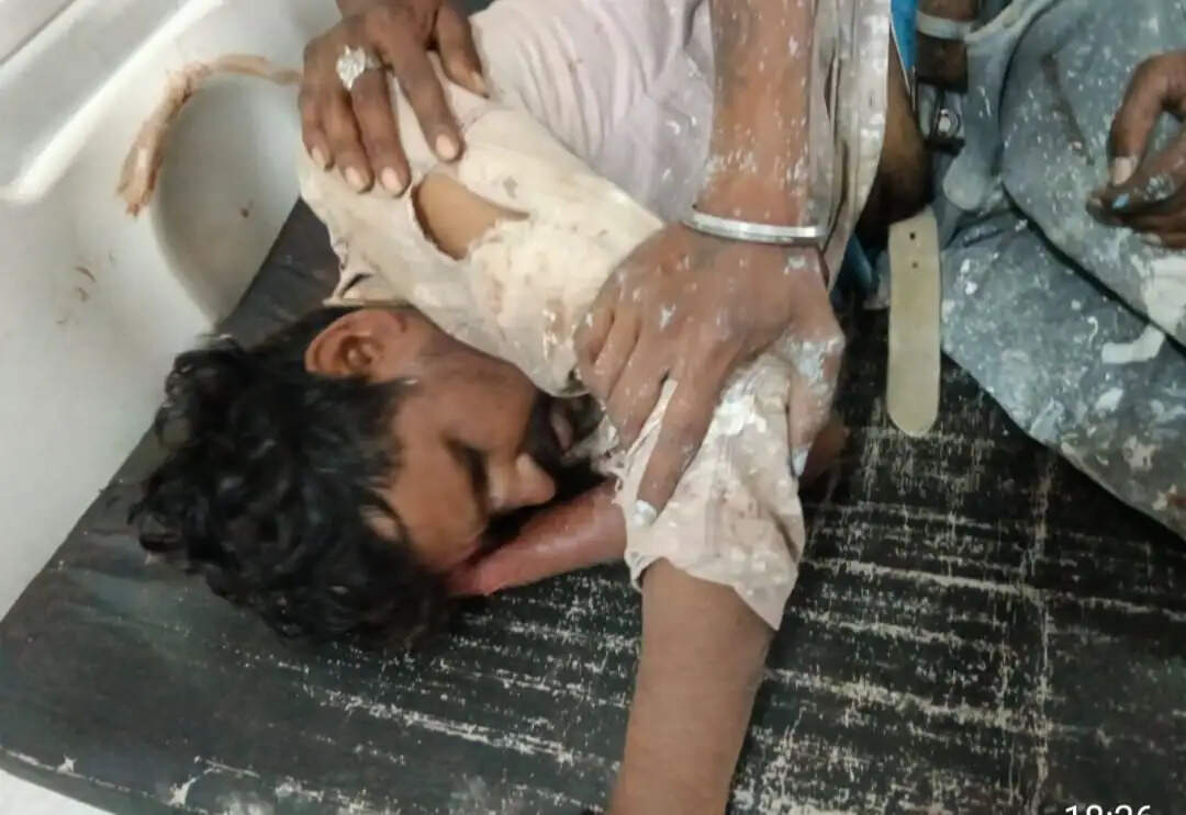 राजगढ़ः सीएम राइज स्कूल में पुताई कर रहा मजदूर बिल्डिंग से गिरा, हालत गंभीर