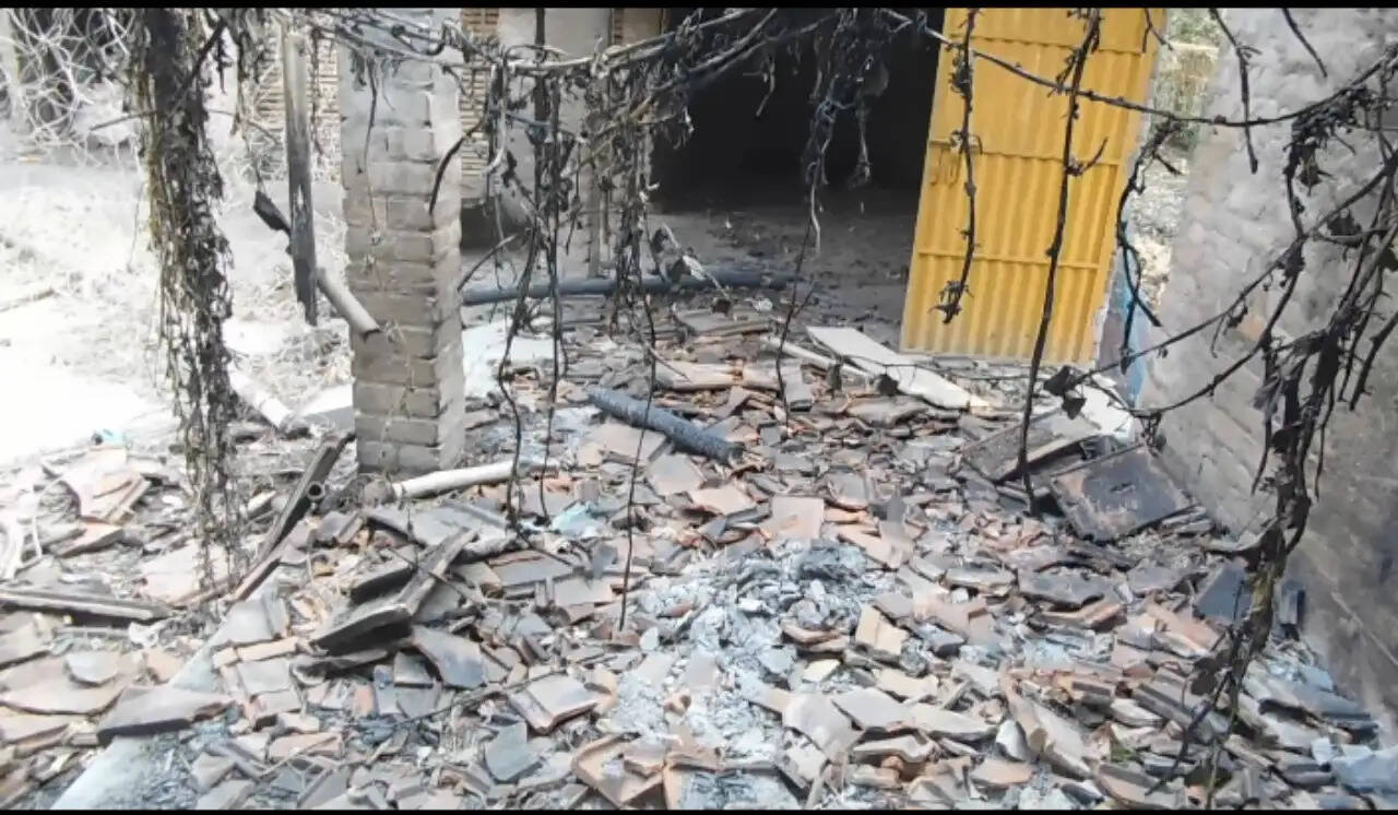 मुर्शिदाबाद डायरी-वे हमारे पड़ोसी थे, बहुत अच्छे संबंध थे लेकिन सब लूट ले गए