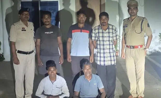 लौह खदान के वाहनाें पर आगजनी व लाल सलाम के पर्चे फेंकने वाले पांच अराेपित गिरफ्तार
