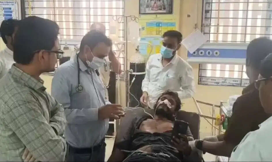 आगरमालवाः कलेक्टर कार्यालय में किसान ने पिया कीटनाशक