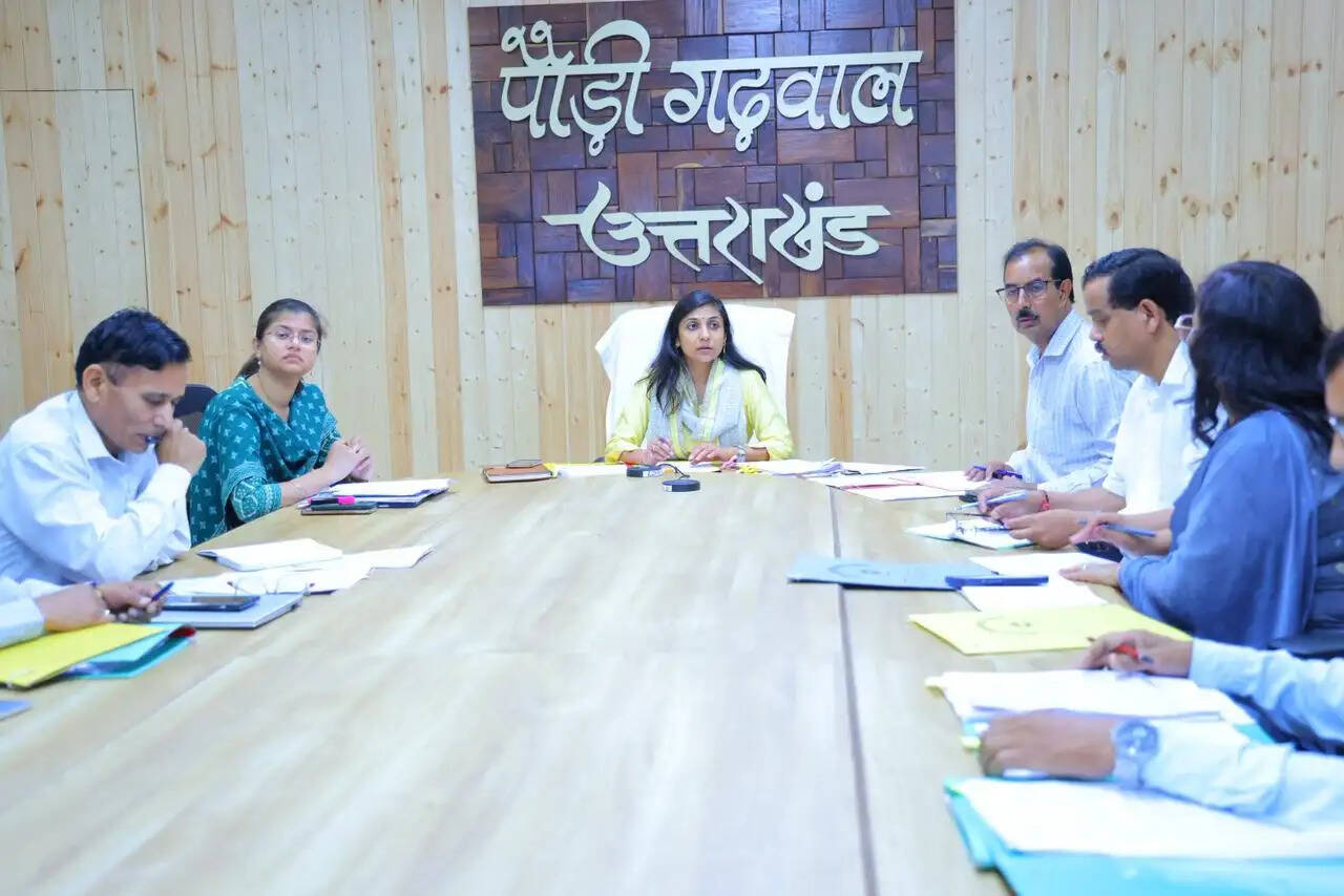 शहीदों के सम्मान से जुड़े मामलों में लापरवाही पर होगी कार्रवाई:डीएम