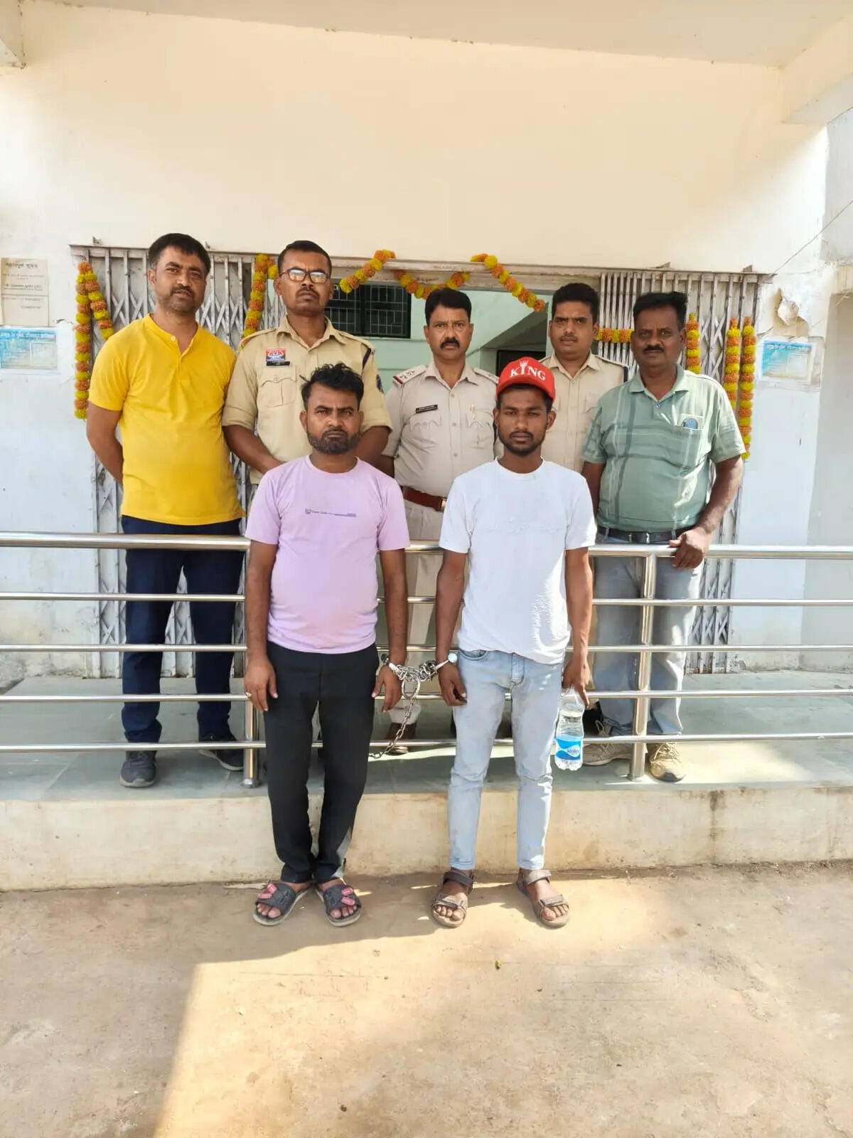 बलरामपुर : पशु तस्करी मामले में फरार दो आरोपित गिरफ्तार, न्यायिक रिमांड पर भेजा गया जेल