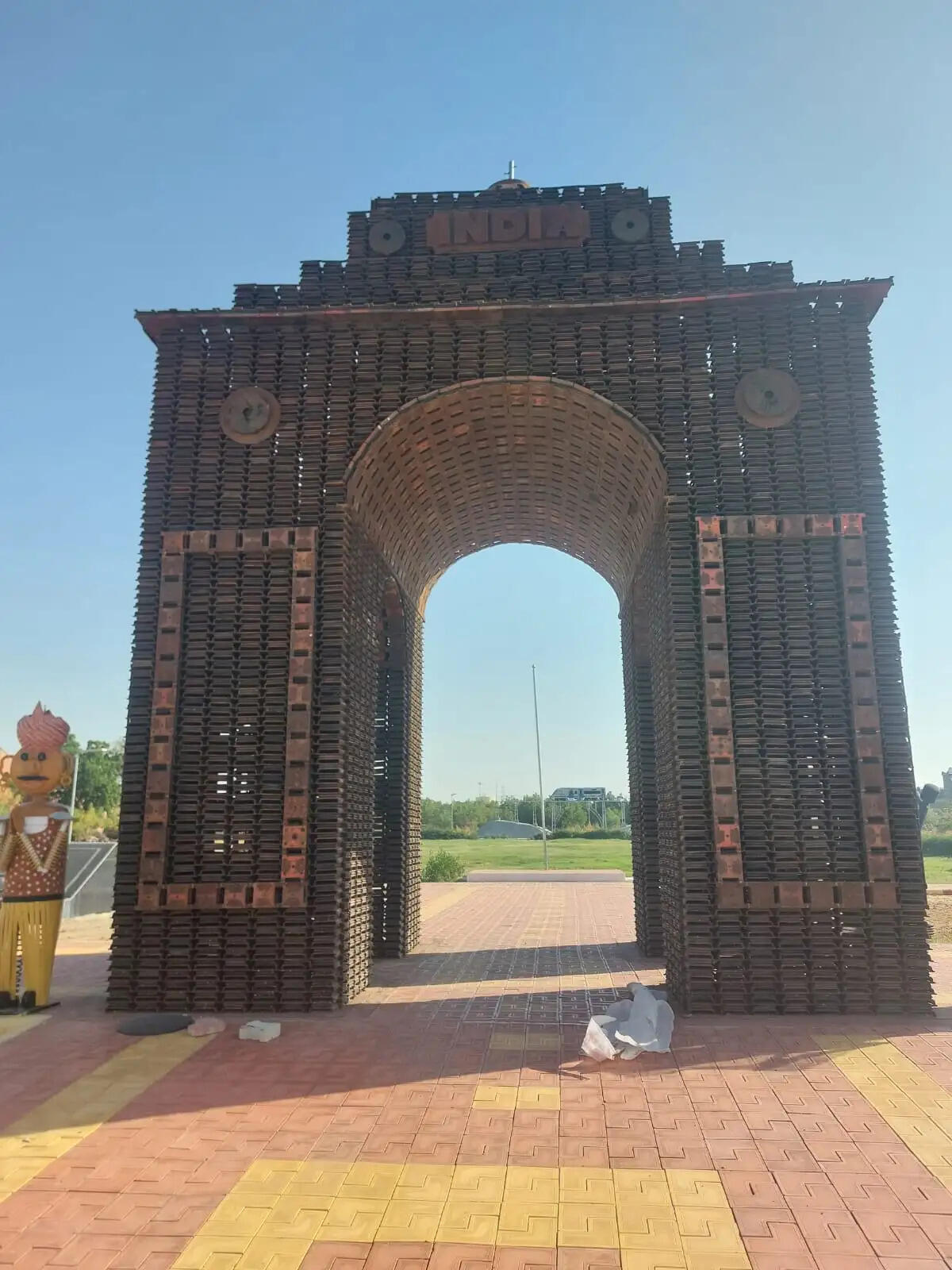 अनुपयोगी रेलवे पुर्जों से तैयार की गई आकर्षक कलाकृतियां,: कबाड़ को बनाया आकर्षण का केंद्र, ‘वेस्ट टू आर्ट’ की अनूठी पहल