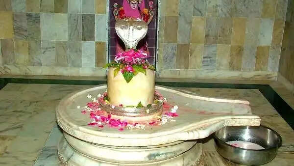 सावन विशेष : भगवान शिव का अद्भुत स्वरूप और उसमें छिपा जीवन-दर्शन