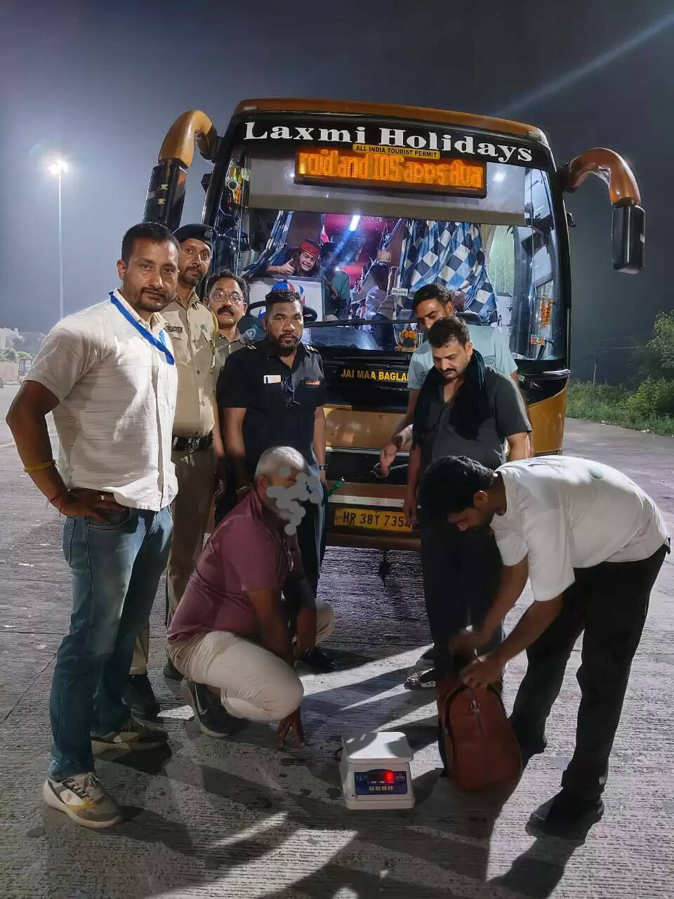 वोल्वो बस से दिल्ली ले जाई जा रही 809 ग्राम चरस बरामद, गुजरात का तस्कर गिरफ्तार