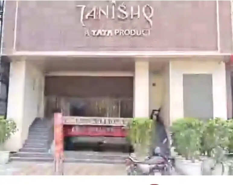गाजियाबाद में ज्वेलरी शोरूम में चोरी करने वाले चार गिरफ्तार, तीन करोड़ रुपए के जेवरात भी बरामद