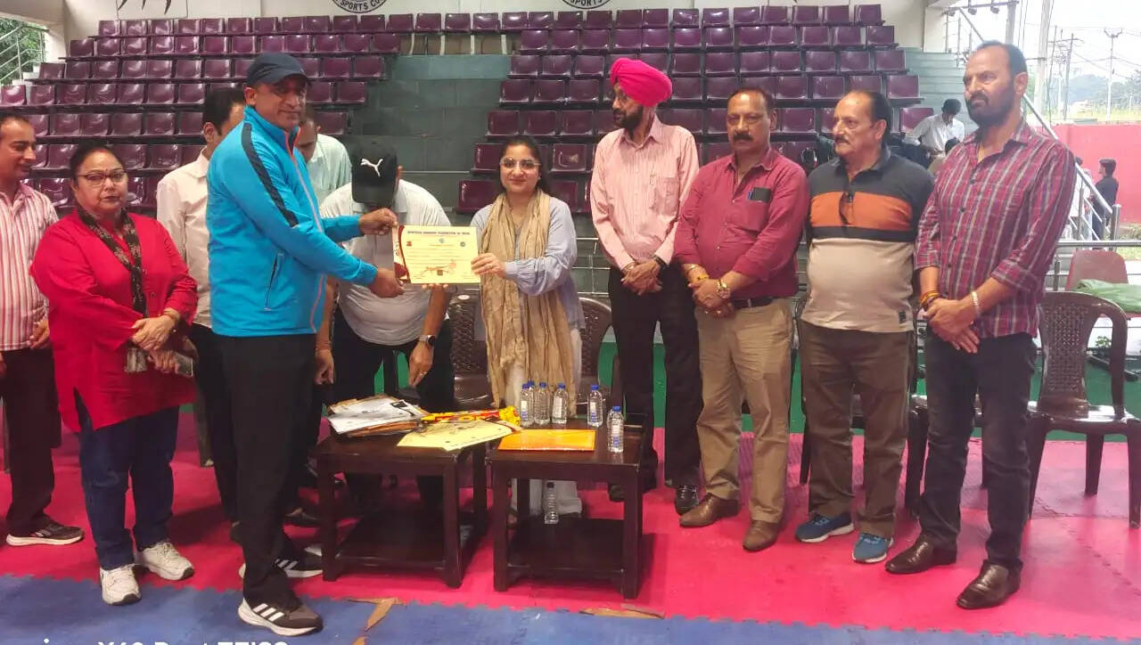 राष्ट्रीय स्तर पर उपलब्धि हासिल करने वाले कबड्डी खिलाड़ियों को प्रमाणपत्र देकर किया सम्मानित