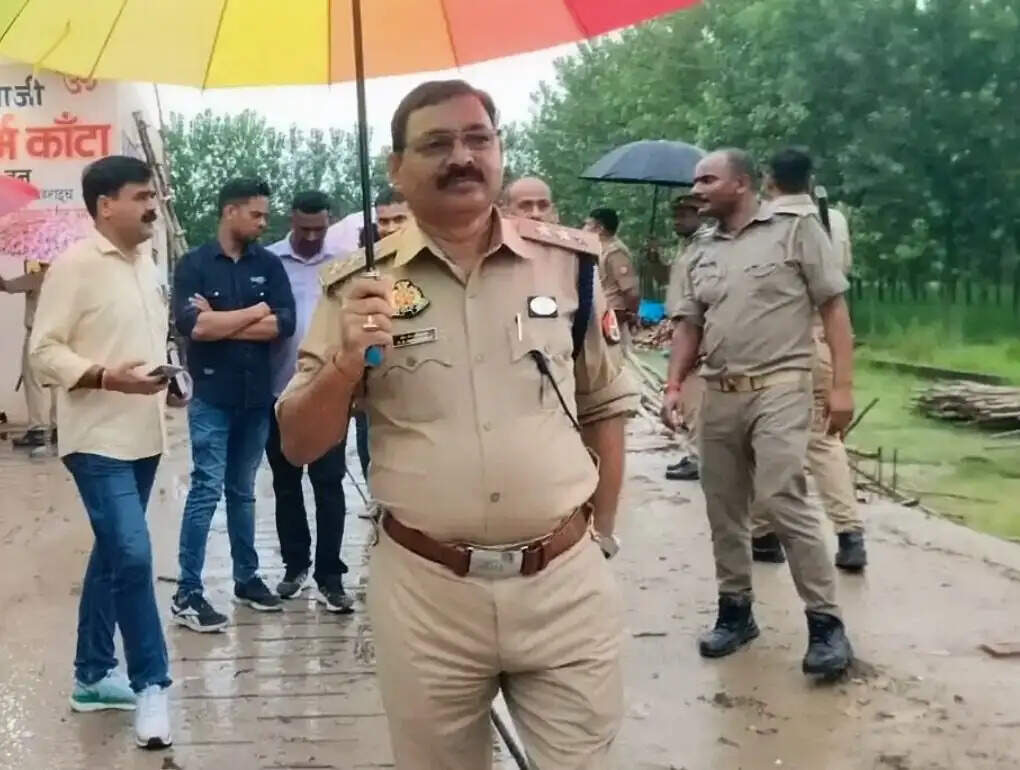 धर्मकांटे पर आधी रात बदमाशों का धावा, लूट के विरोध में दो कर्मचारियों पर हमला