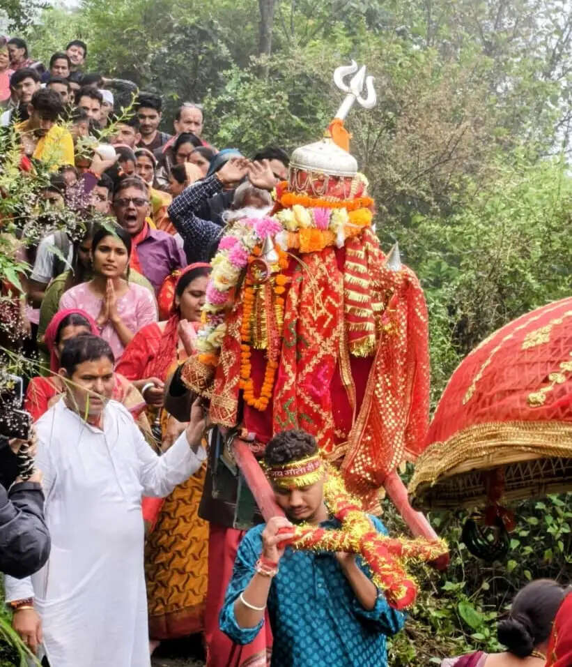 मेरी मैत की ध्याणी, तेरू बाटू हेरदू रोलुः कैलाश को चली मां नंदा की डोली