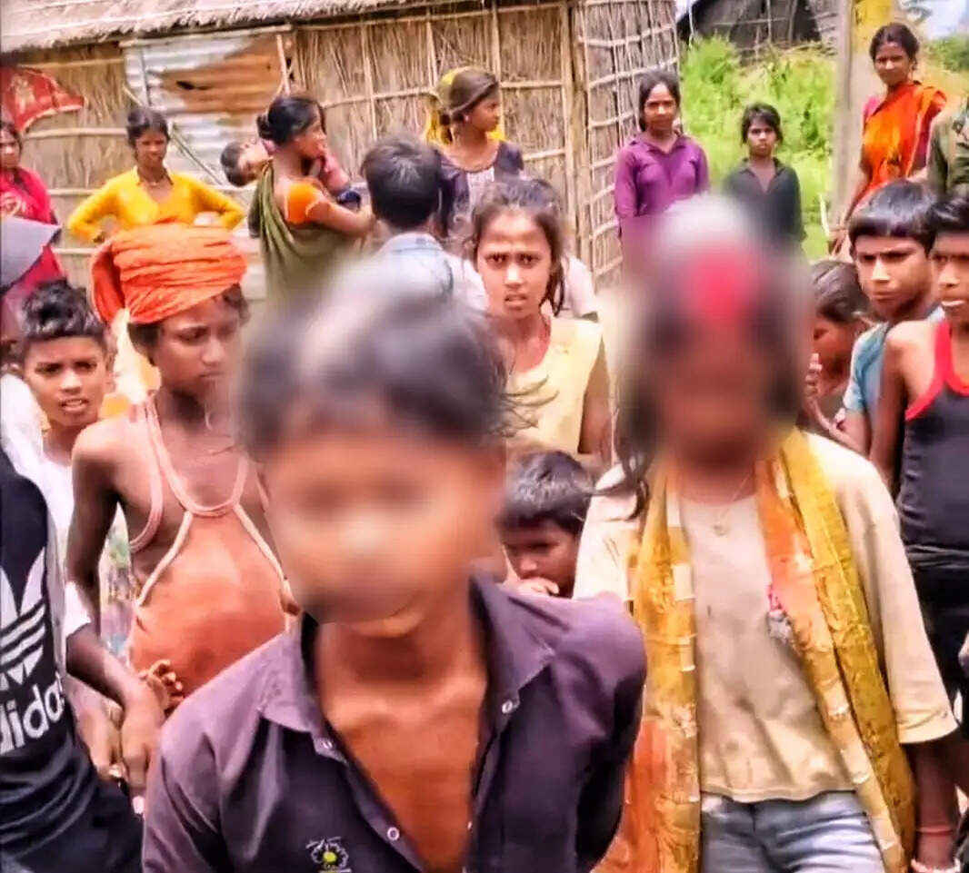 कुर्सेला दियारा में नाबालिगों के साथ तालिबानी सलूक, सरेआम जबरन भरवाई मांग