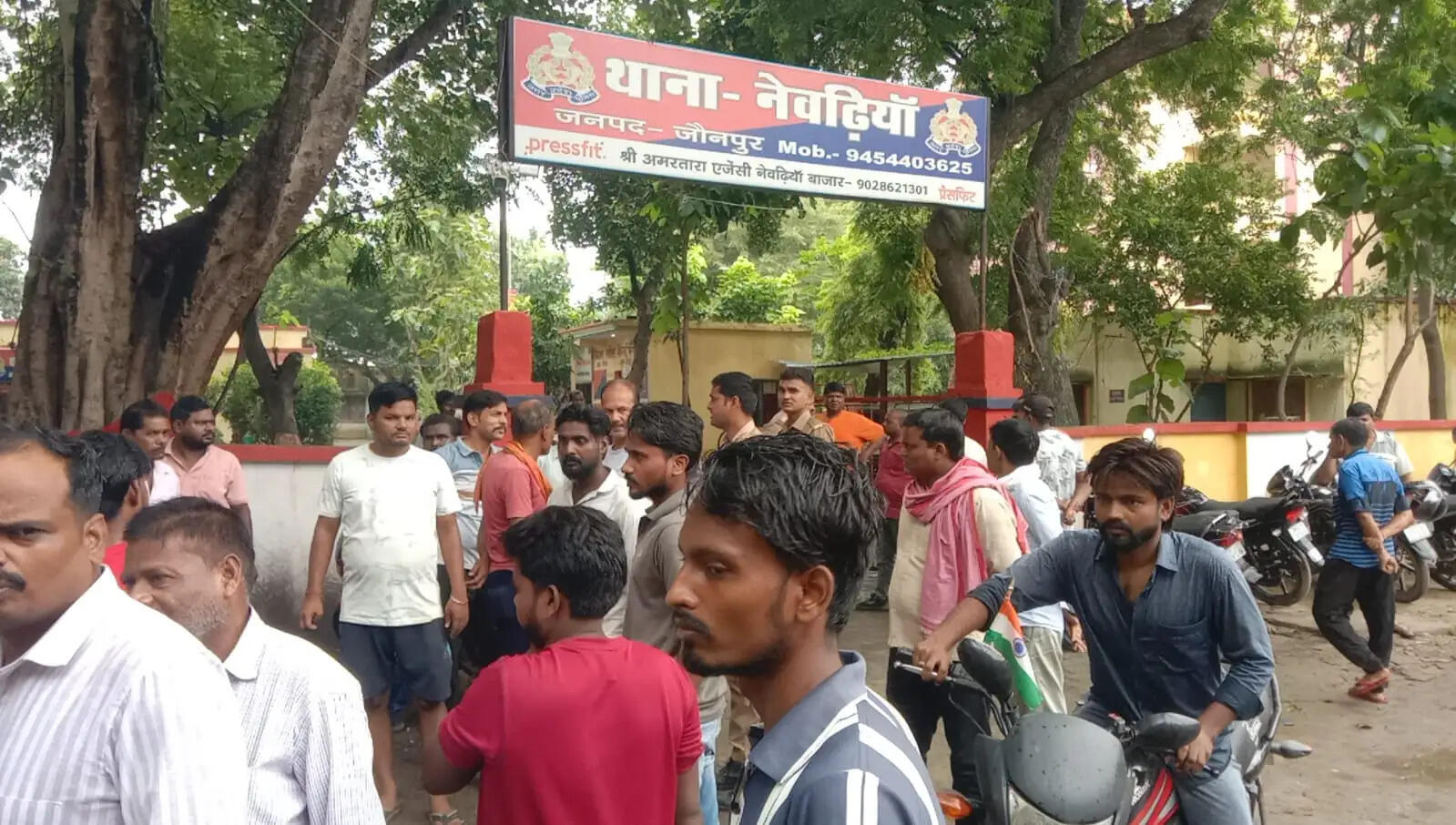 मारपीट में घायल व्यक्ति की मौत, आरोपिताें की गिरफ्तारी की मांग पर अड़े परिजन