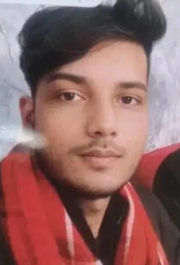 भाई के इलाज और आर्थिक तंगी से परेशान बीए छात्र ने की आत्महत्या, कमरे में फंदे से लटका मिला शव