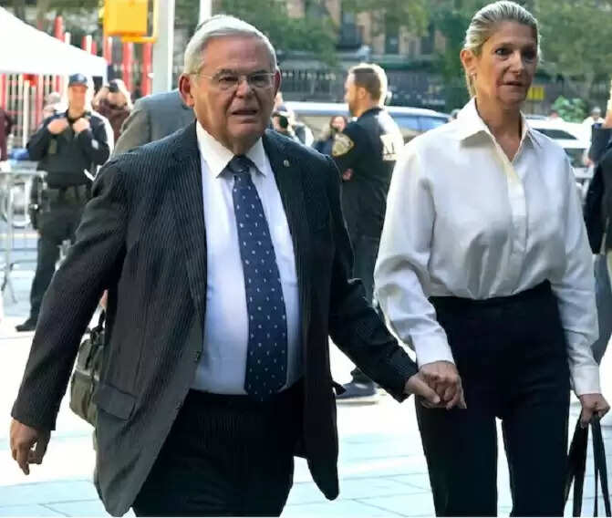 पूर्व सीनेटर बॉब मेनेंडेज की पत्नी नादिन मेनेंडेज भी संघीय रिश्वतखोरी की दोषी